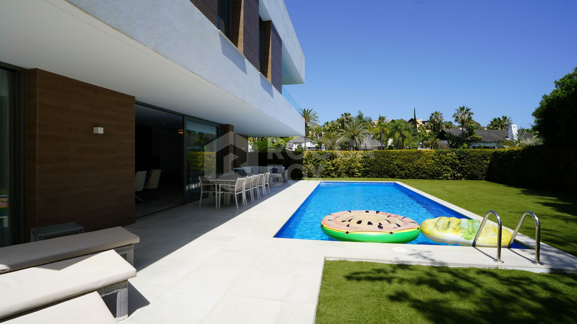 Luxury Five-Bedroom Villa with Private Pool for Long-Term Rental