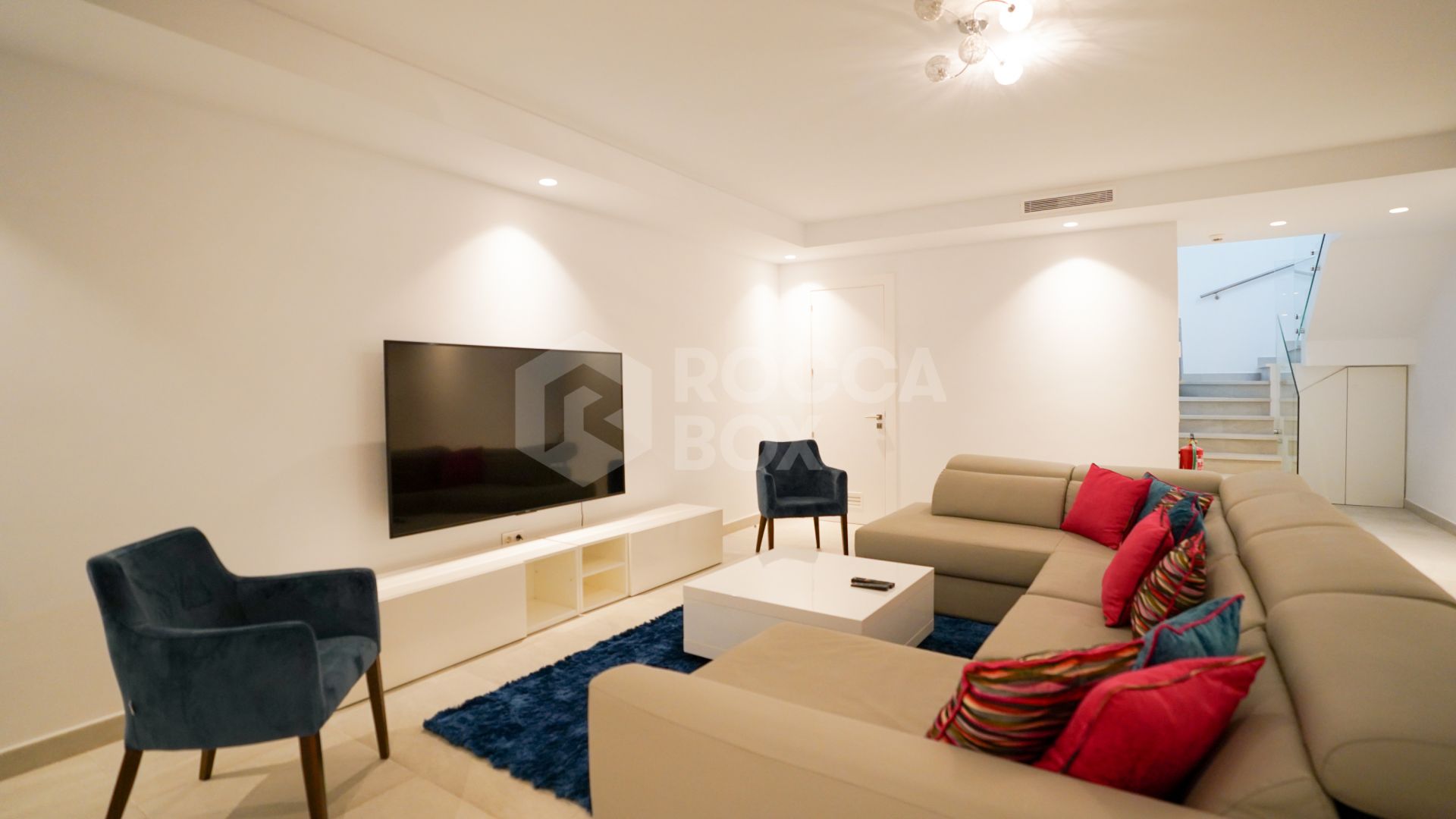 Luxury Five-Bedroom Villa with Private Pool for Long-Term Rental