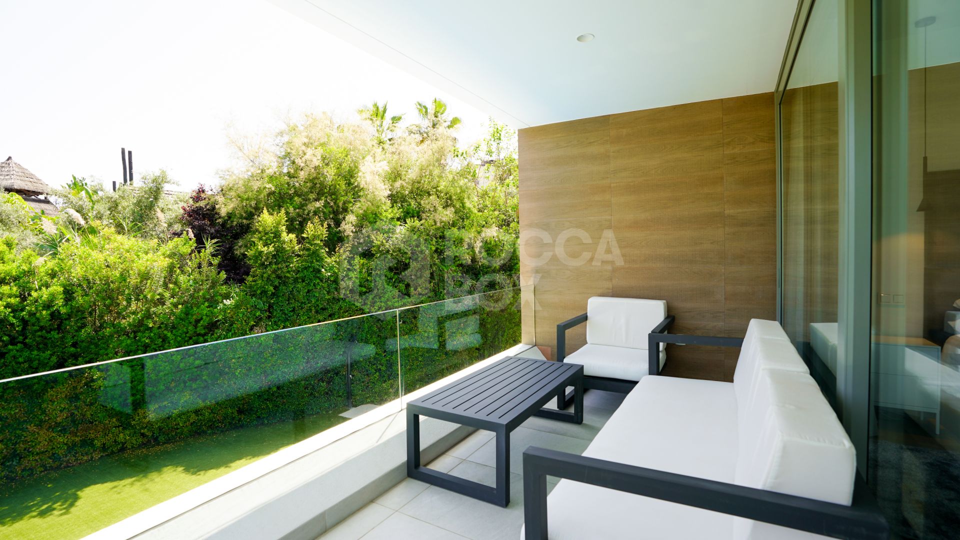 Luxury Five-Bedroom Villa with Private Pool for Long-Term Rental