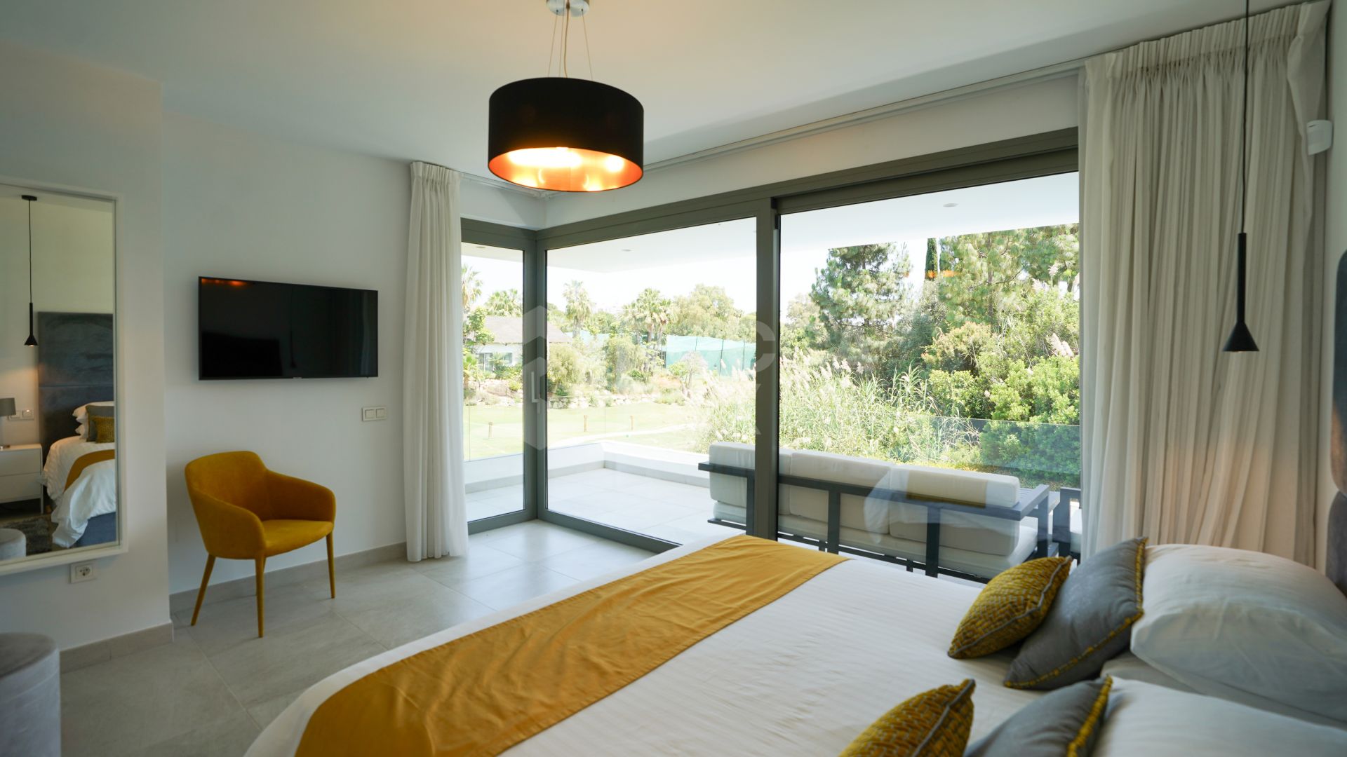 Luxury Five-Bedroom Villa with Private Pool for Long-Term Rental