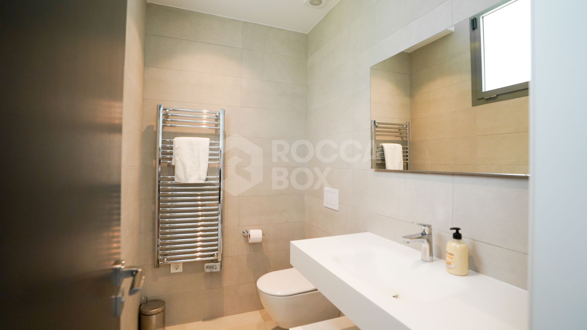 Luxury Five-Bedroom Villa with Private Pool for Long-Term Rental