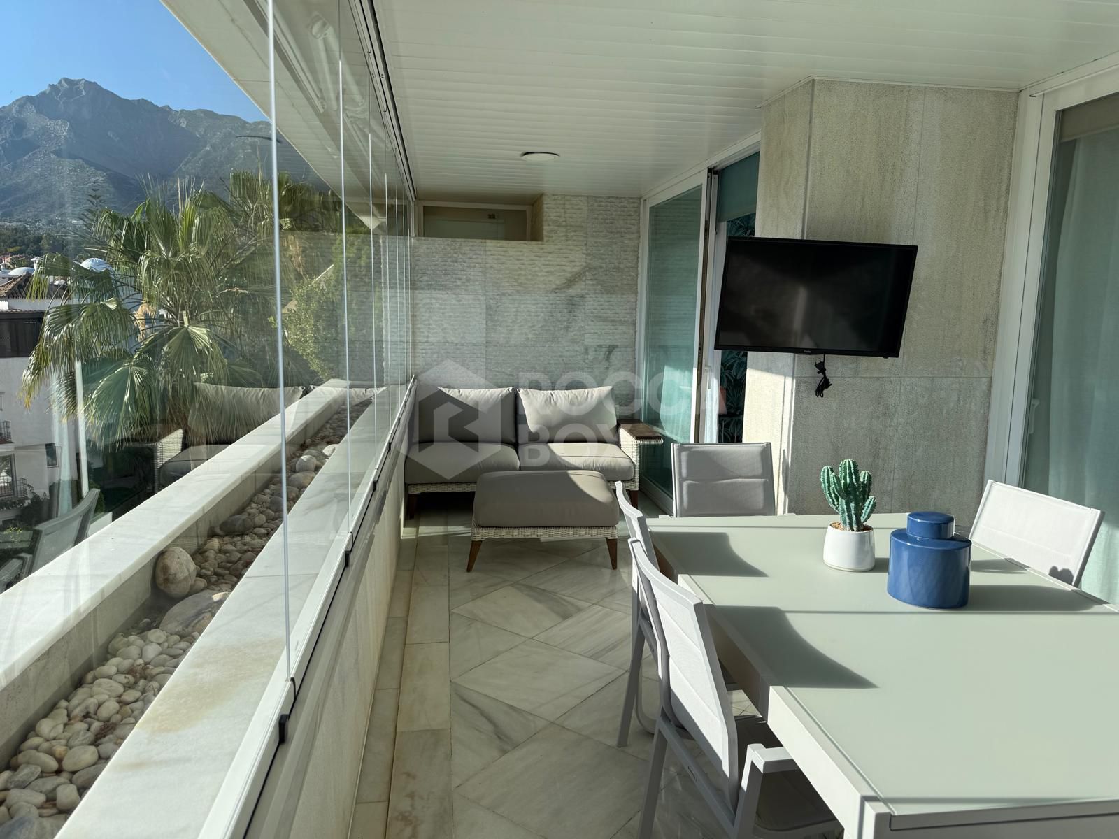 Luxury Beachfront Apartment with Panoramic Views in Prime Location