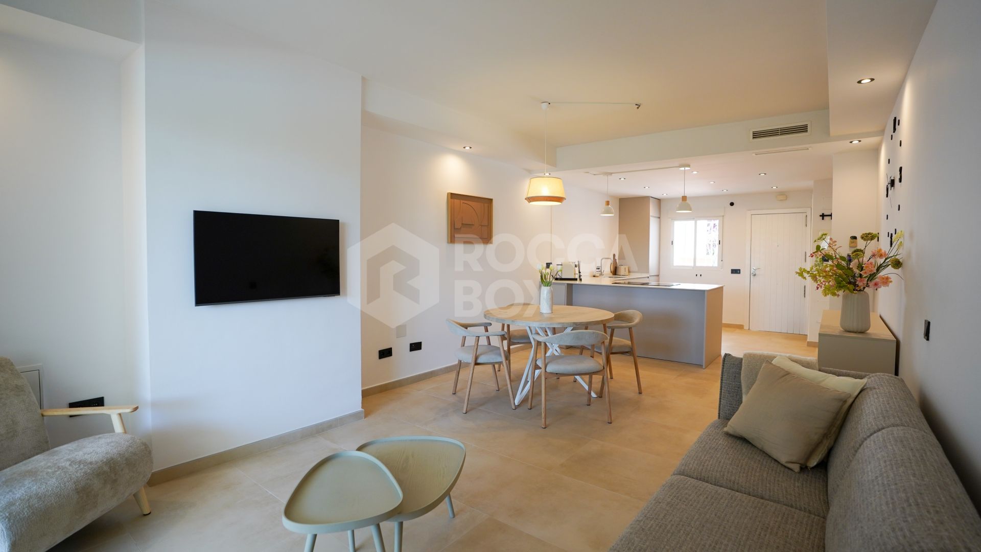 Luxury Two-Bedroom Apartment for Short-Term Rent in Aloha Royal