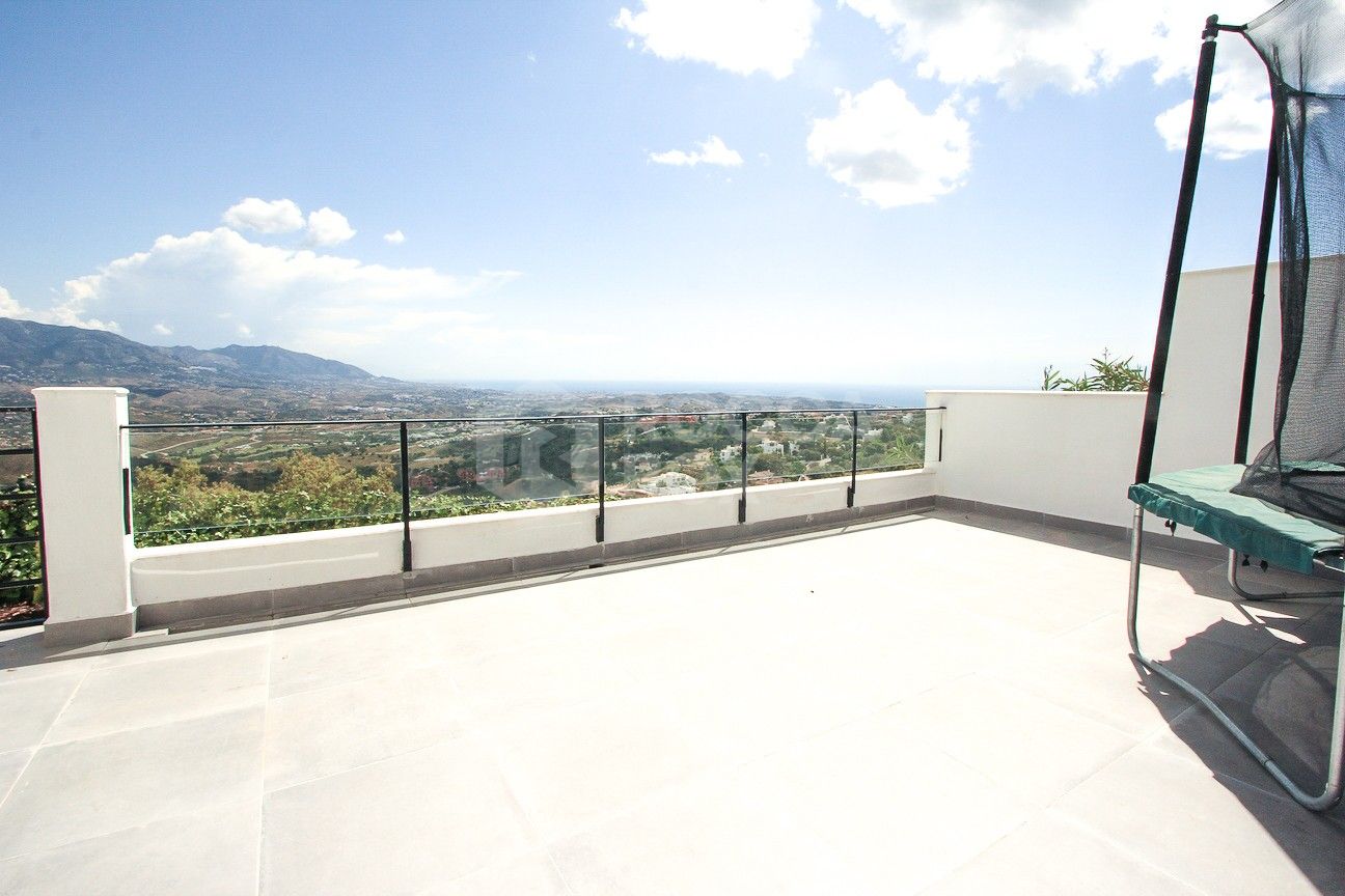 Exclusive 4 Bedroom Townhouse with Panoramic Views and Private Office.