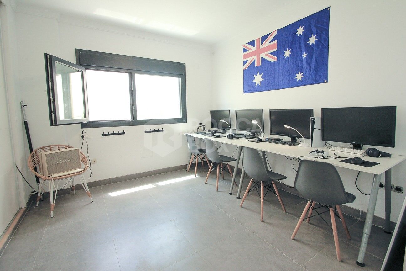 Exclusive 4 Bedroom Townhouse with Panoramic Views and Private Office.