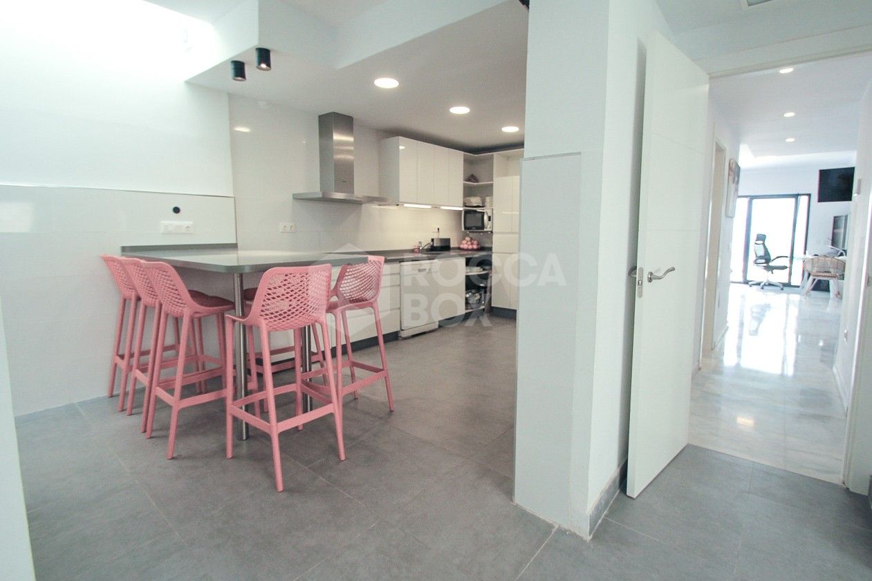 Exclusive 4 Bedroom Townhouse with Panoramic Views and Private Office.