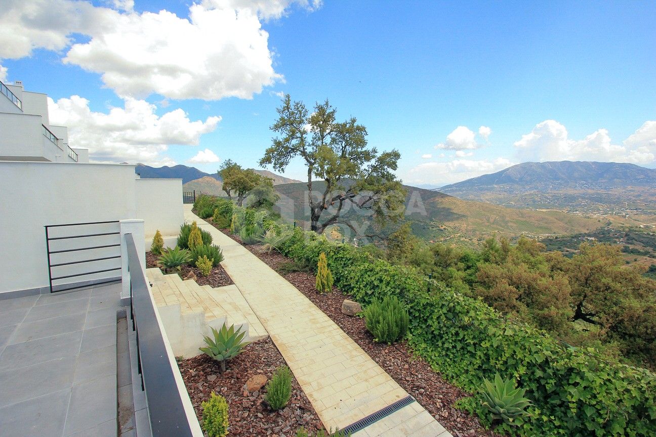 Exclusive 4 Bedroom Townhouse with Panoramic Views and Private Office.