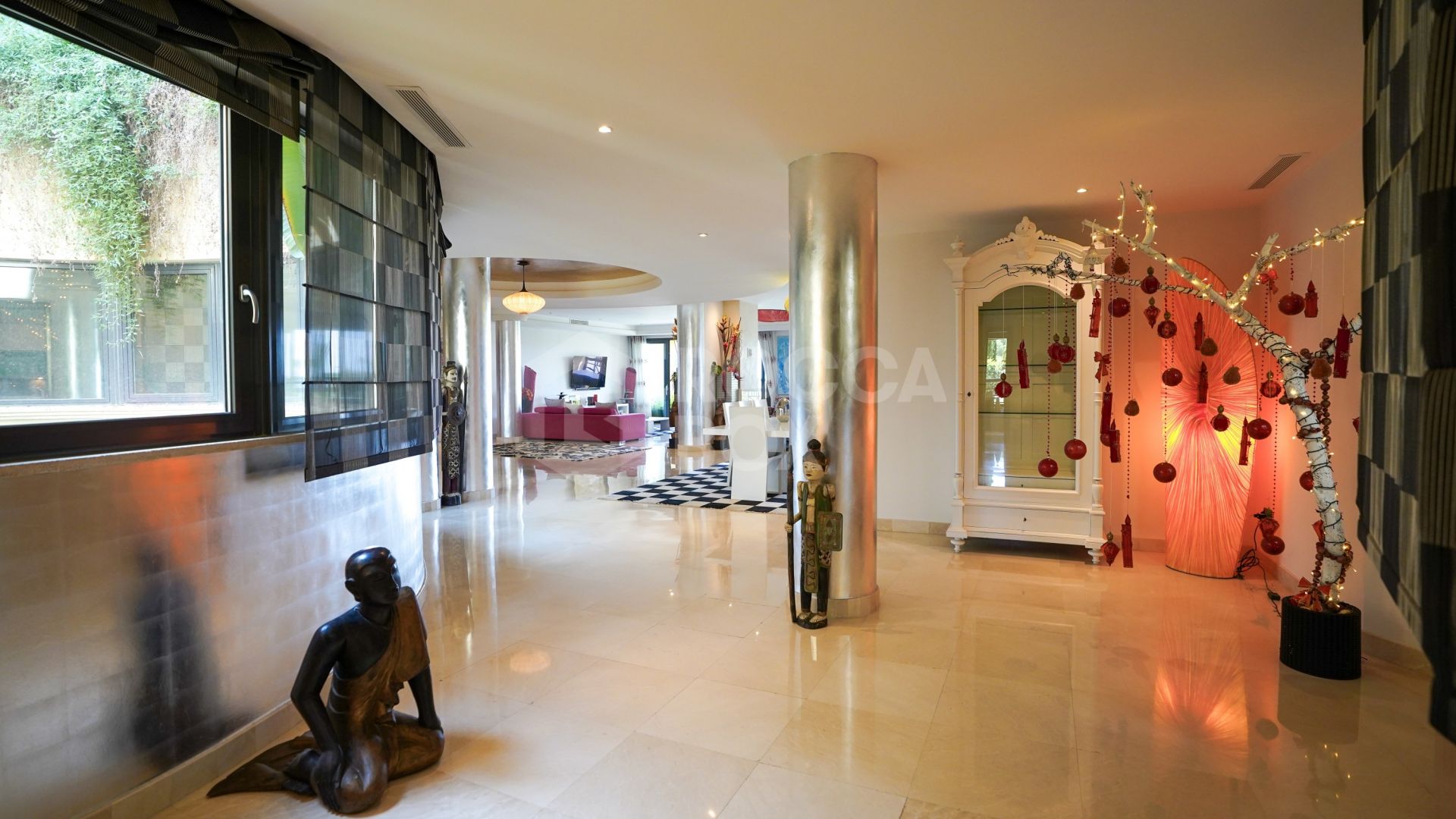 Exquisite Front Line Beach Luxury Apartment with Panoramic Sea Views and Prime Amenities