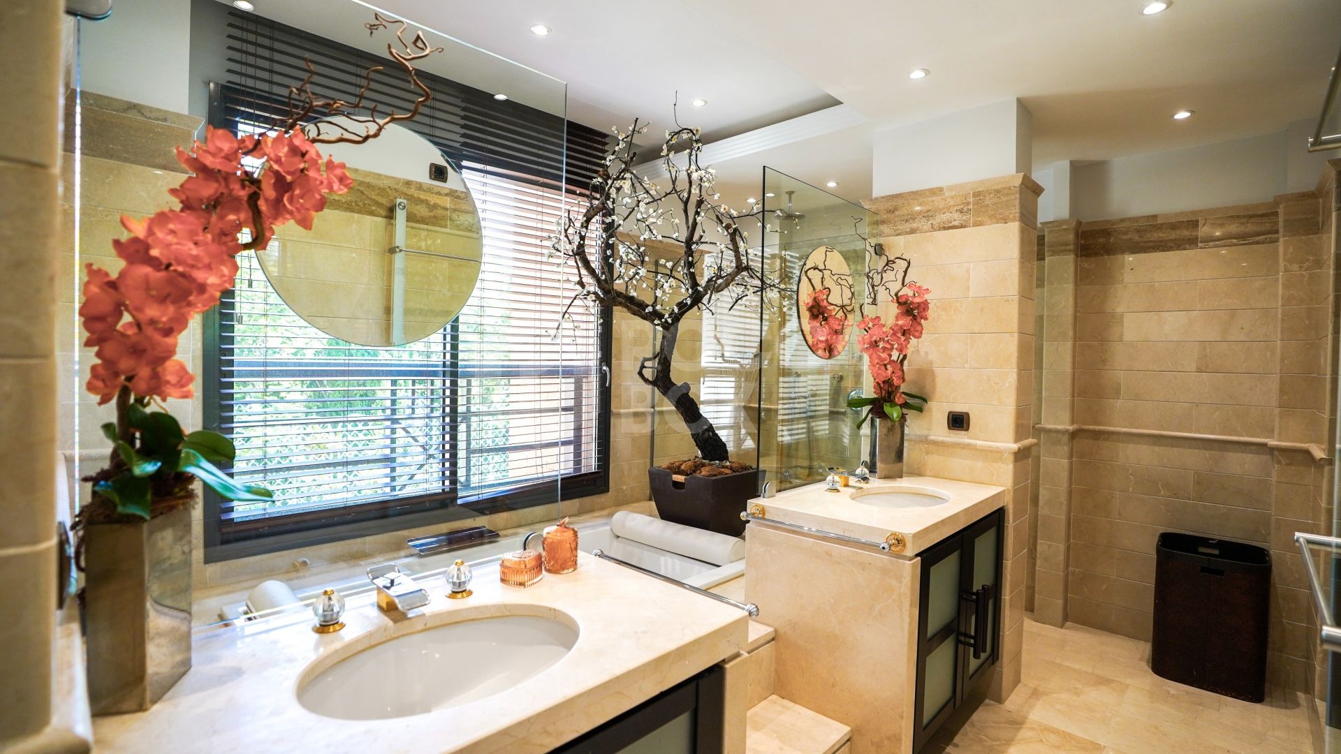 Exquisite Front Line Beach Luxury Apartment with Panoramic Sea Views and Prime Amenities