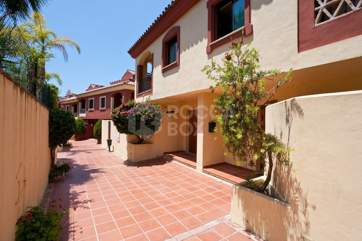 Semi-detached house for long-term rental – Golden Mile, Marbella.