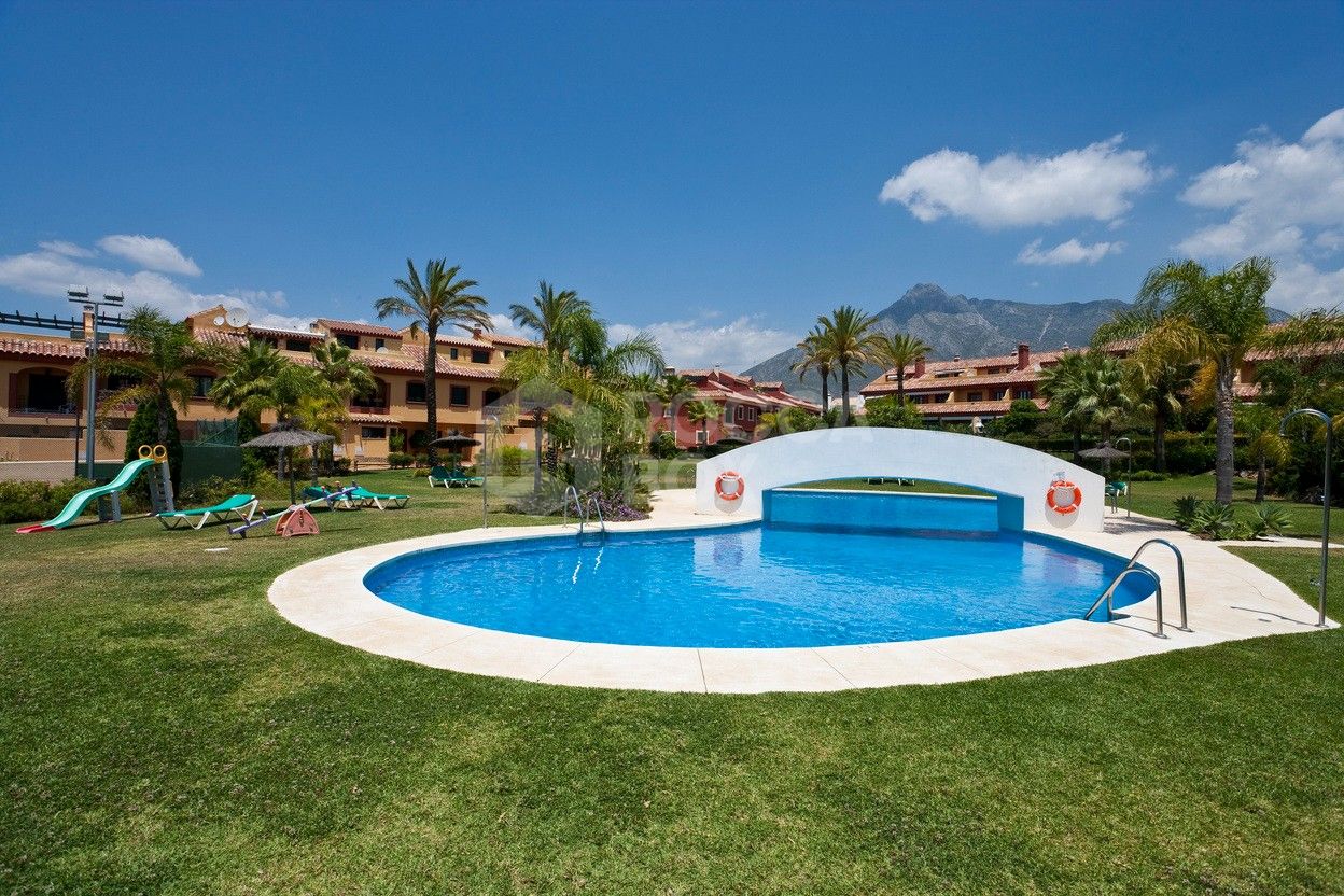 Semi-detached house for long-term rental – Golden Mile, Marbella.