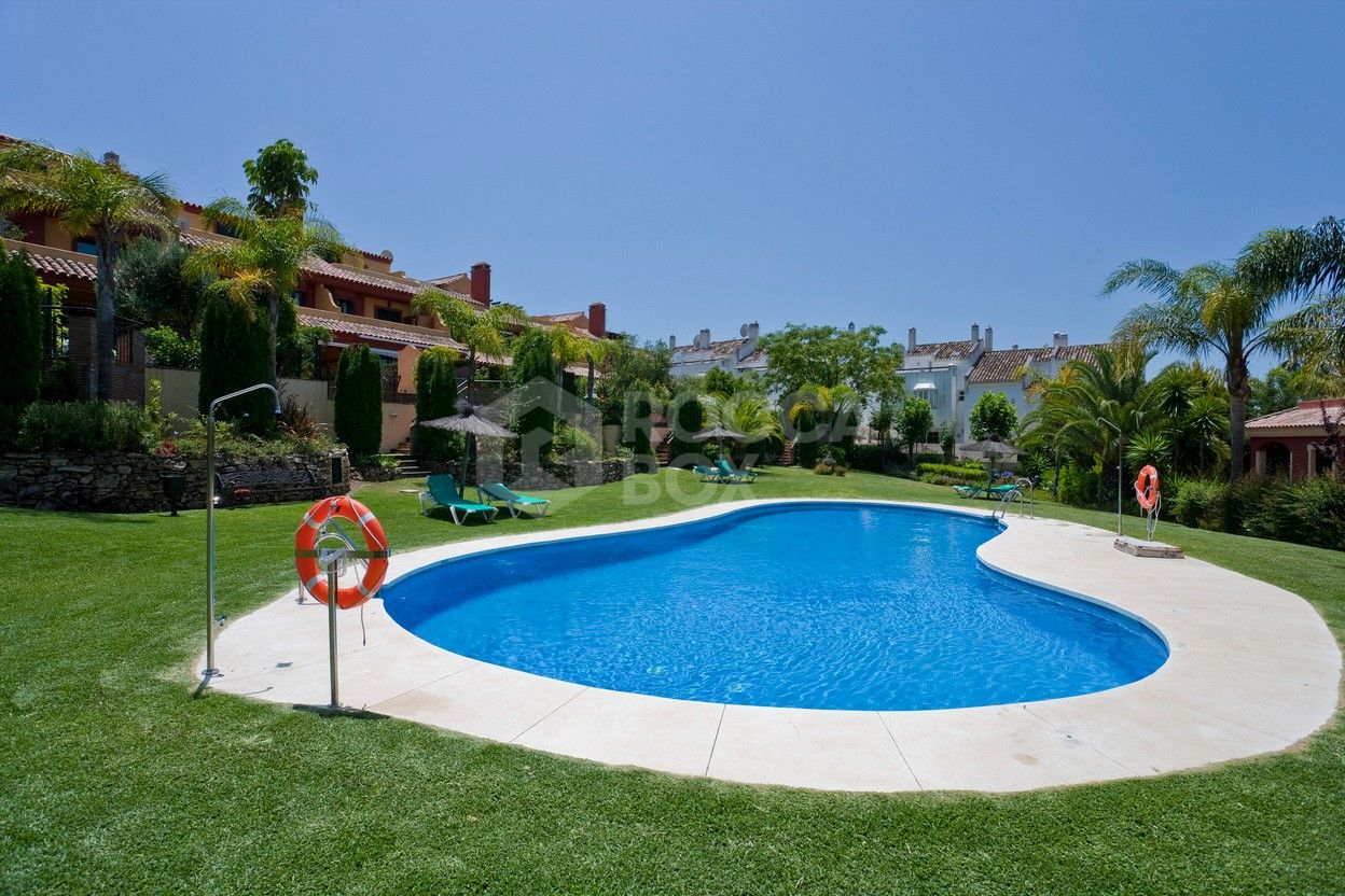 Semi-detached house for long-term rental – Golden Mile, Marbella.