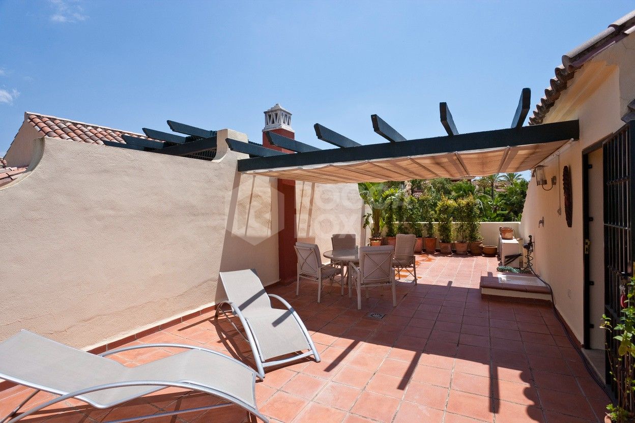 Semi-detached house for long-term rental – Golden Mile, Marbella.