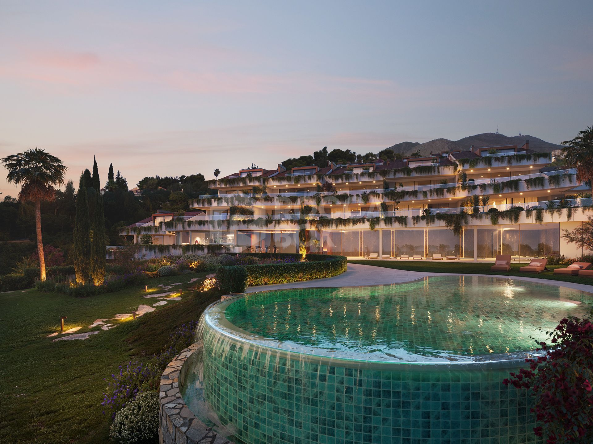 Contemporary 3-Bed Apartment with Stunning Sea Views and Resort-Style Amenities in Benalmádena Costa