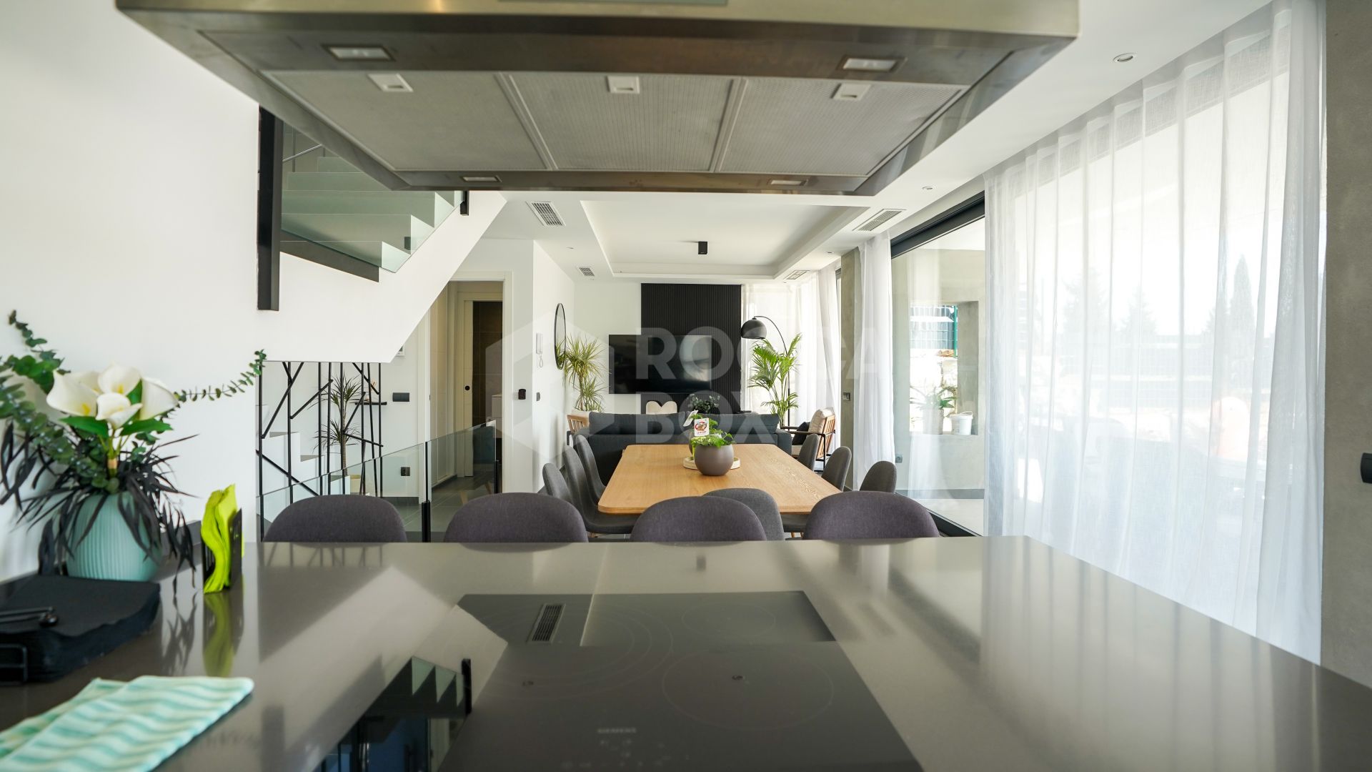 Brand new front line golf 4-Bedroom Luxury Villa in the Prestigious Valle Romano