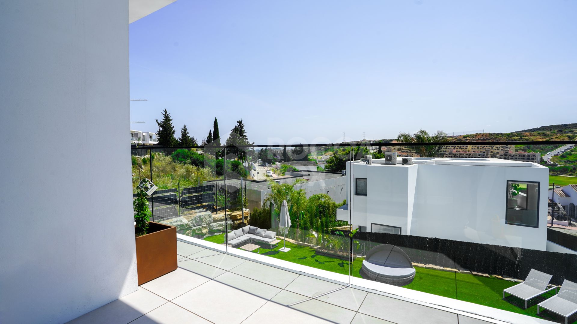 Brand new front line golf 4-Bedroom Luxury Villa in the Prestigious Valle Romano
