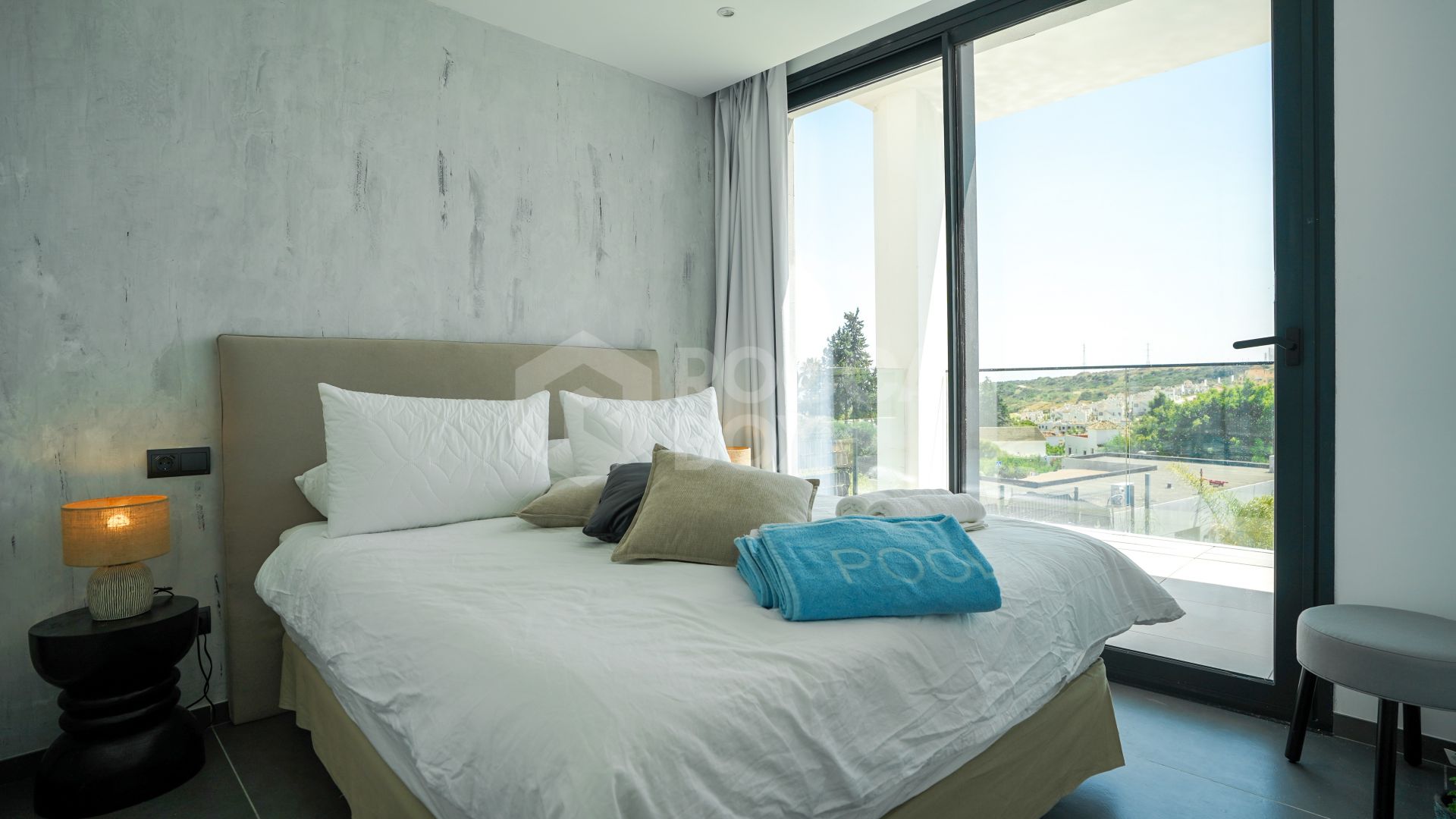 Brand new front line golf 4-Bedroom Luxury Villa in the Prestigious Valle Romano
