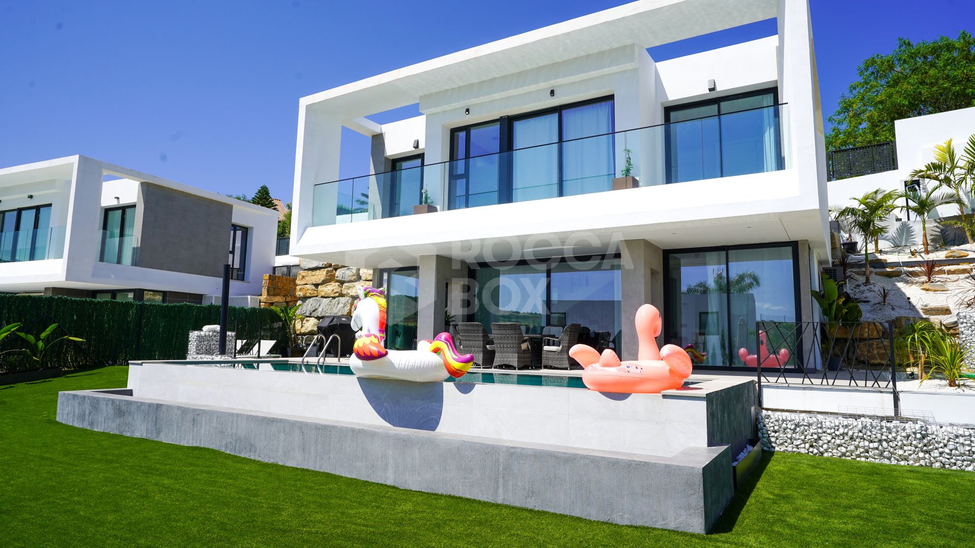 Brand new front line golf 4-Bedroom Luxury Villa in the Prestigious Valle Romano