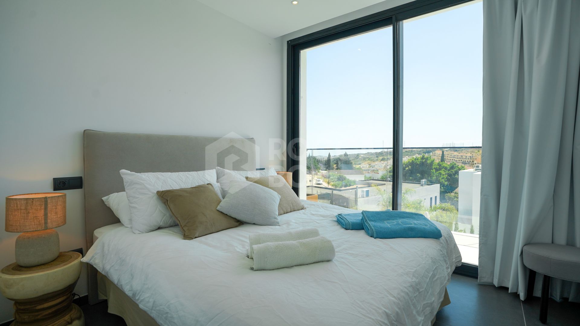 Brand new front line golf 4-Bedroom Luxury Villa in the Prestigious Valle Romano