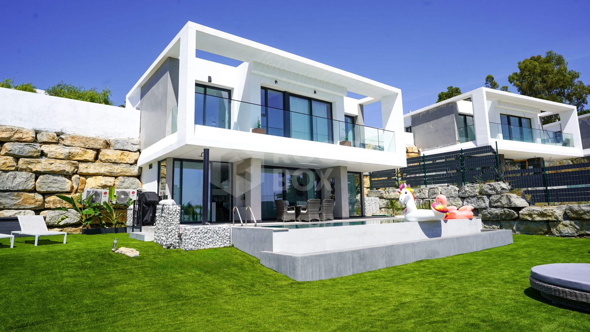 Brand new front line golf 4-Bedroom Luxury Villa in the Prestigious Valle Romano
