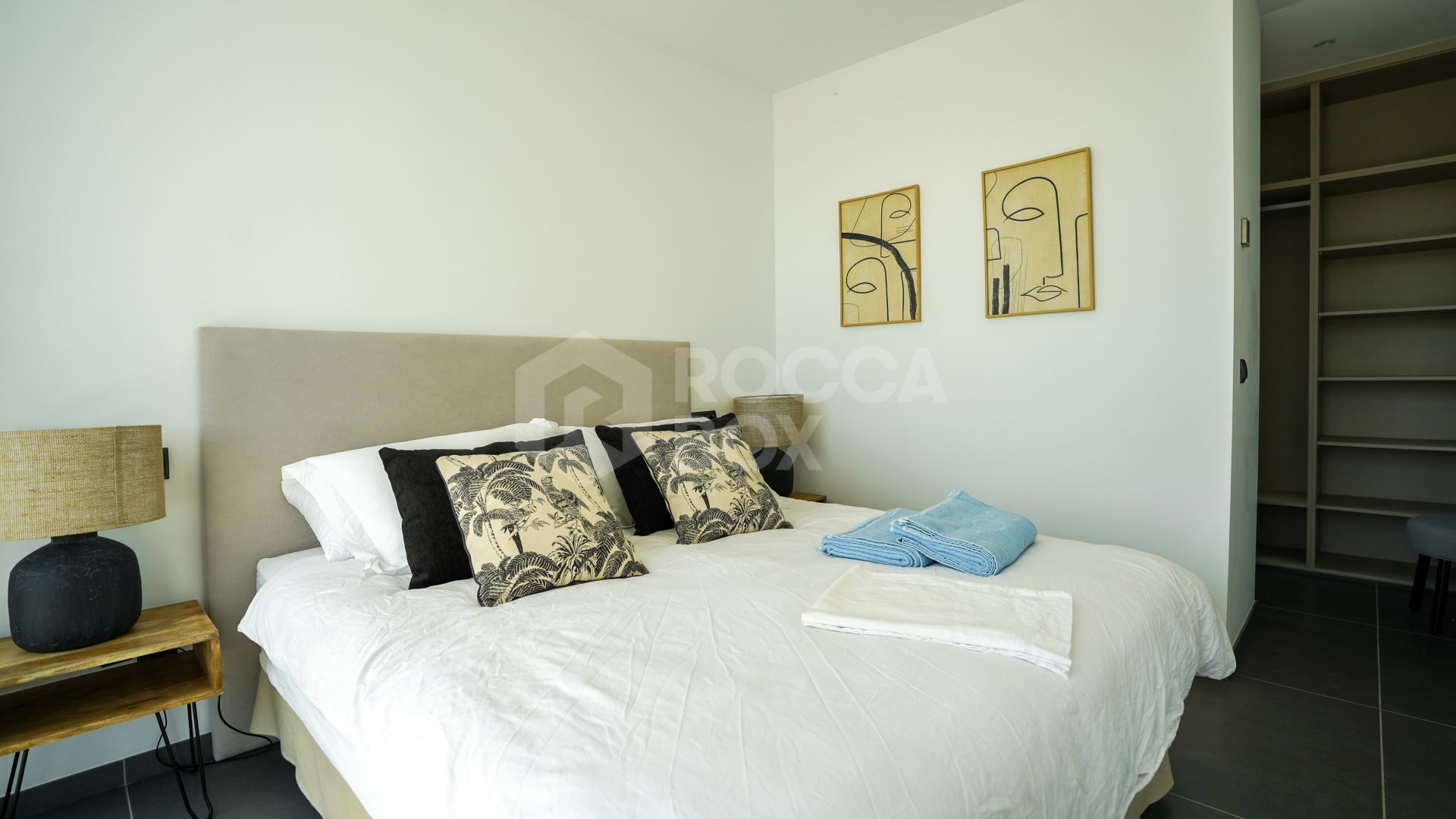 Brand new front line golf 4-Bedroom Luxury Villa in the Prestigious Valle Romano