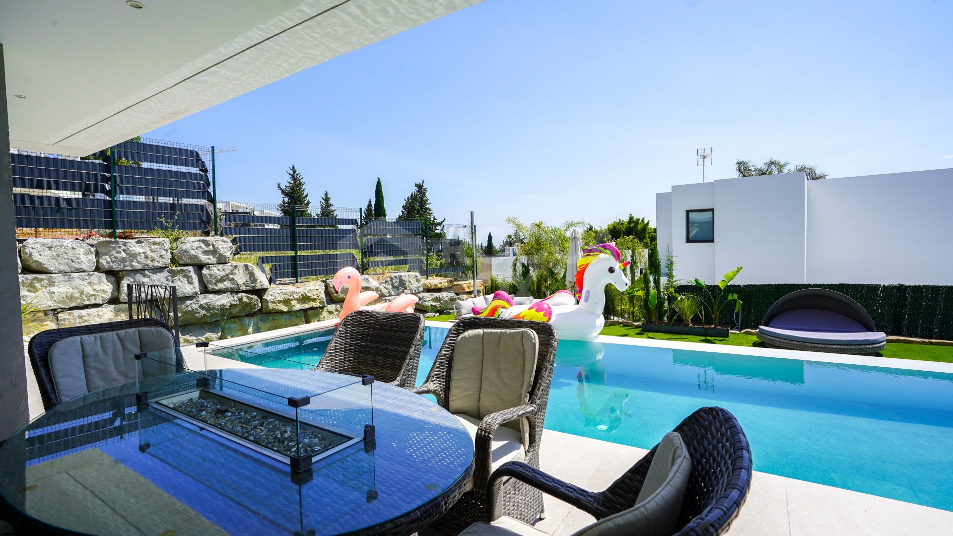 Brand new front line golf 4-Bedroom Luxury Villa in the Prestigious Valle Romano