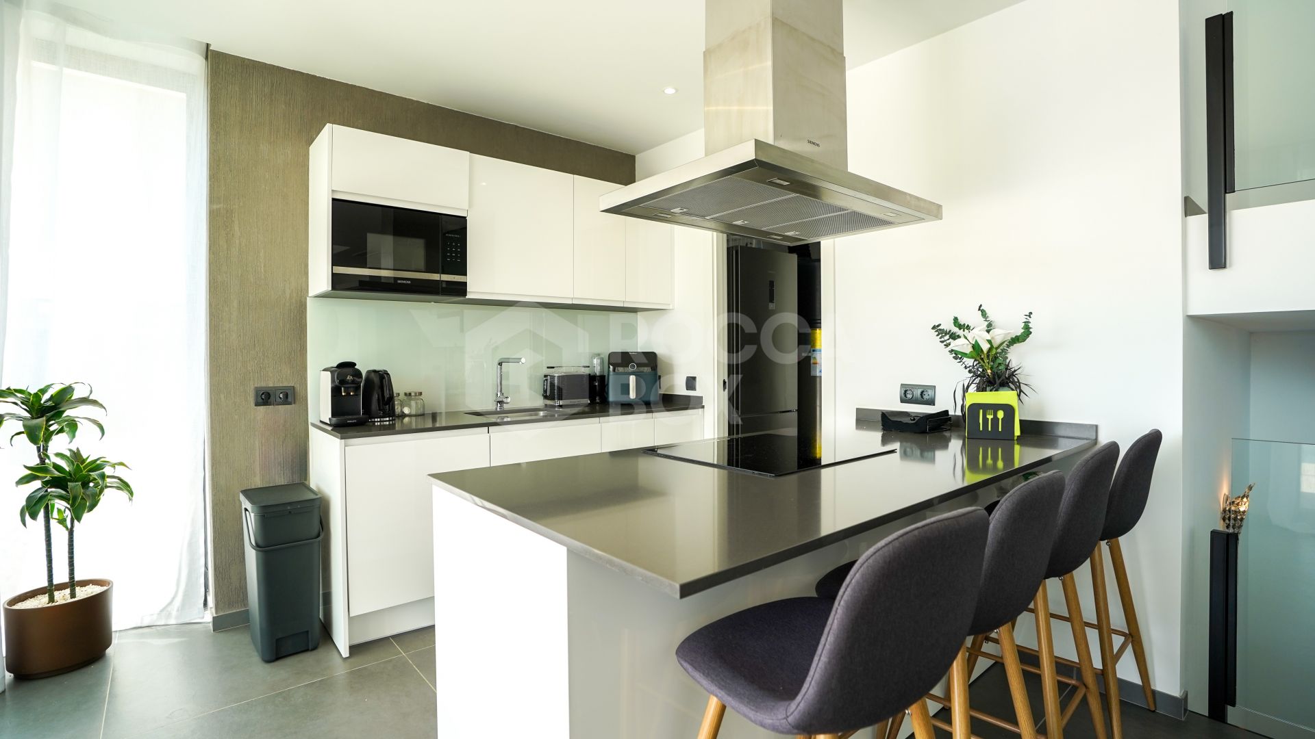 Brand new front line golf 4-Bedroom Luxury Villa in the Prestigious Valle Romano