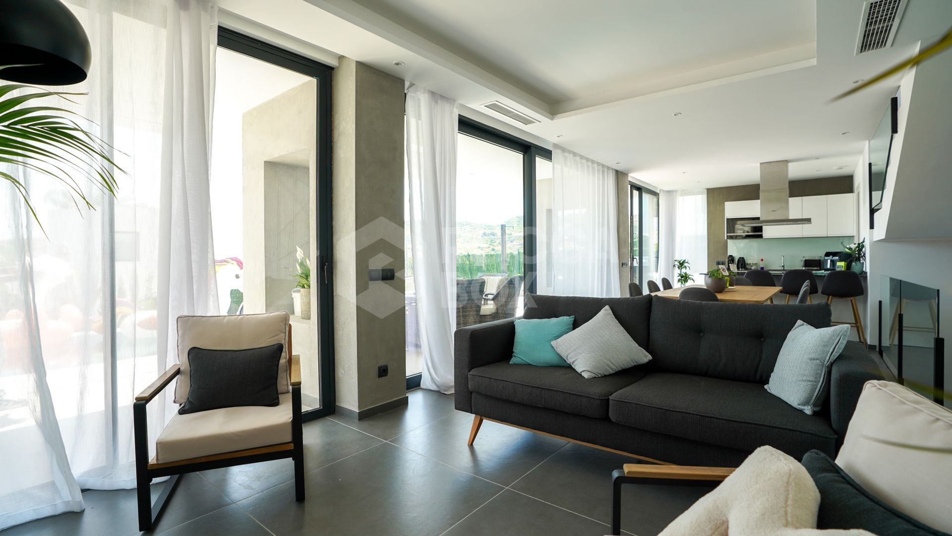 Brand new front line golf 4-Bedroom Luxury Villa in the Prestigious Valle Romano