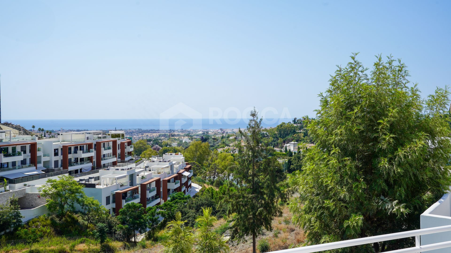 Panoramic Sea View Apartment with Expansive Terrace in Prestigious La Quinta