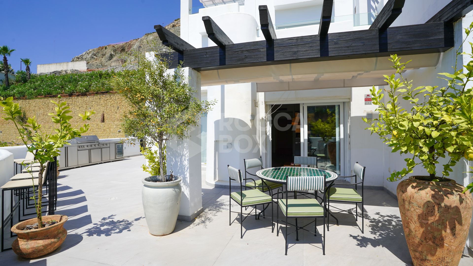 Panoramic Sea View Apartment with Expansive Terrace in Prestigious La Quinta