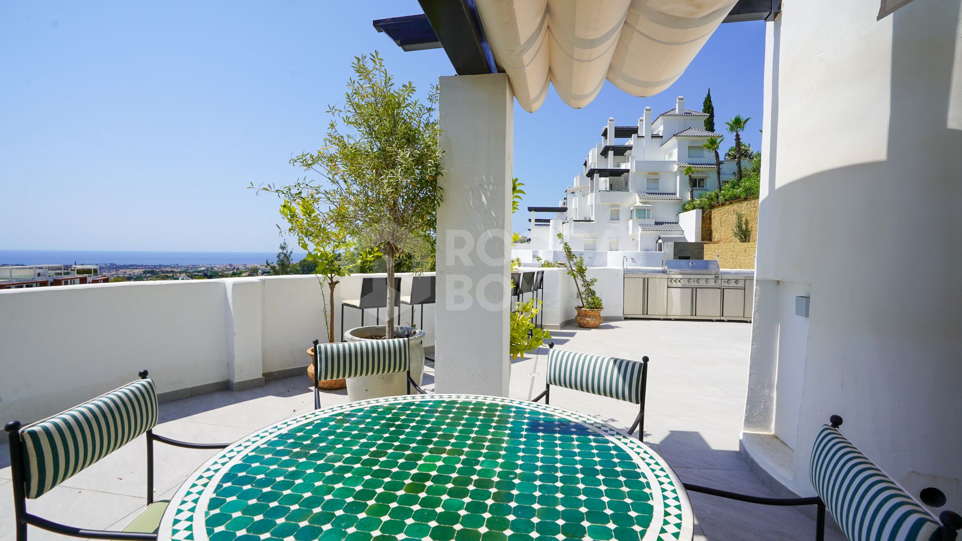 Panoramic Sea View Apartment with Expansive Terrace in Prestigious La Quinta