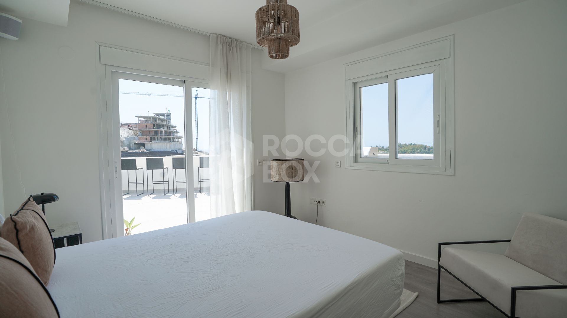 Panoramic Sea View Apartment with Expansive Terrace in Prestigious La Quinta