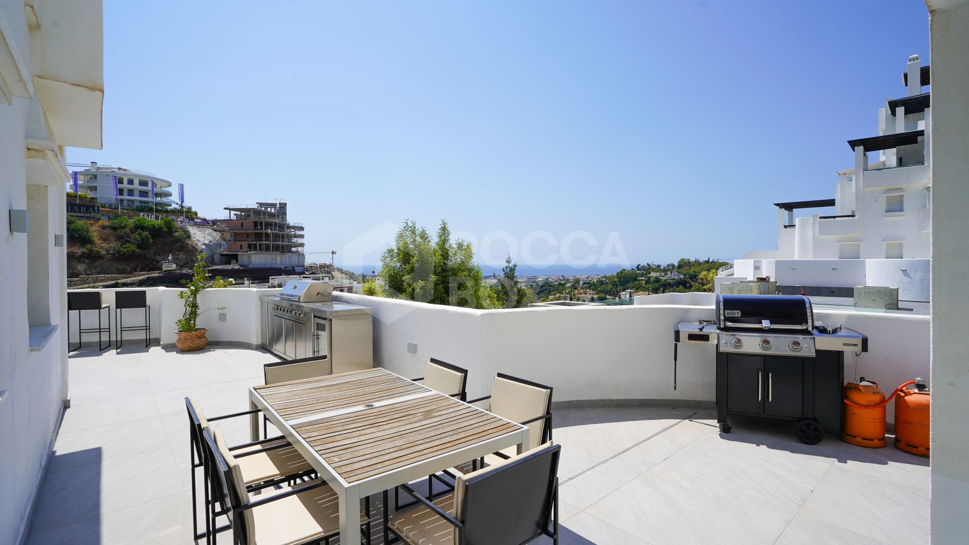 Panoramic Sea View Apartment with Expansive Terrace in Prestigious La Quinta