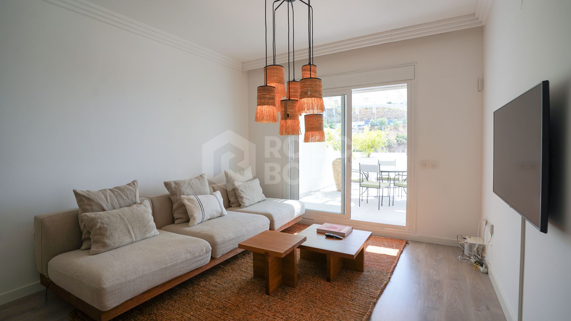 Panoramic Sea View Apartment with Expansive Terrace in Prestigious La Quinta
