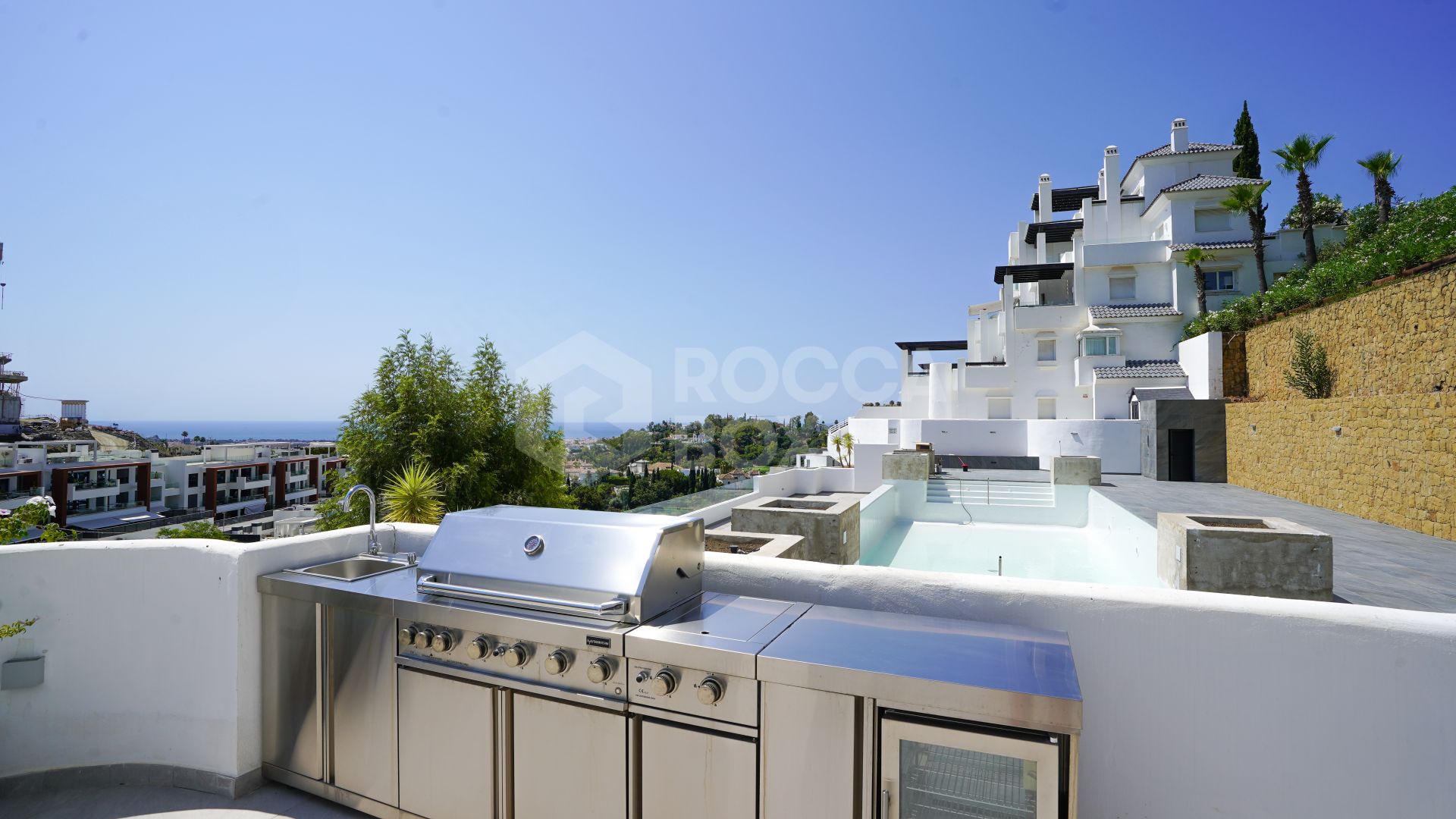 Panoramic Sea View Apartment with Expansive Terrace in Prestigious La Quinta