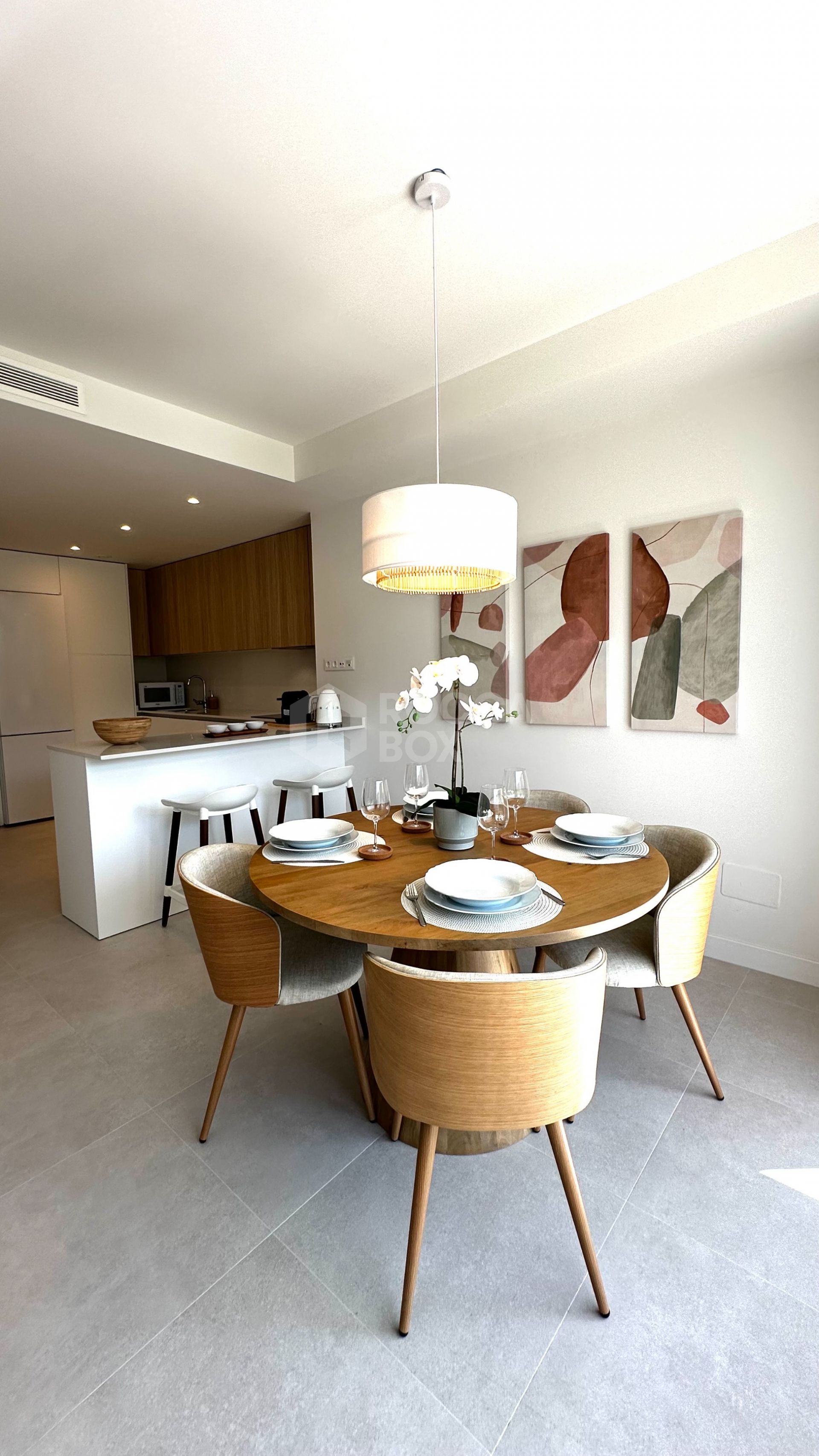 New Luxury Apartment with Terrace and Excellent Private Areas.