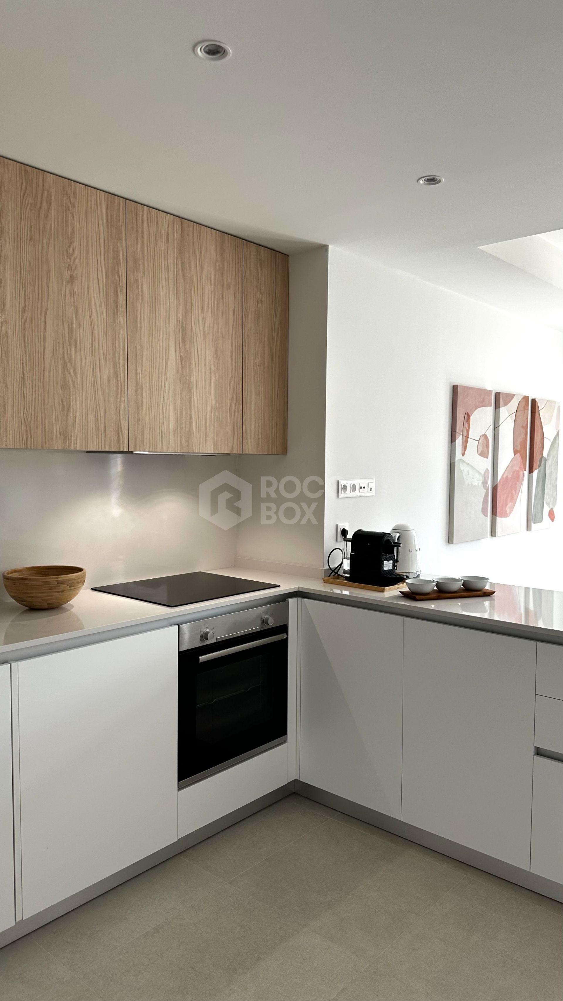 New Luxury Apartment with Terrace and Excellent Private Areas.