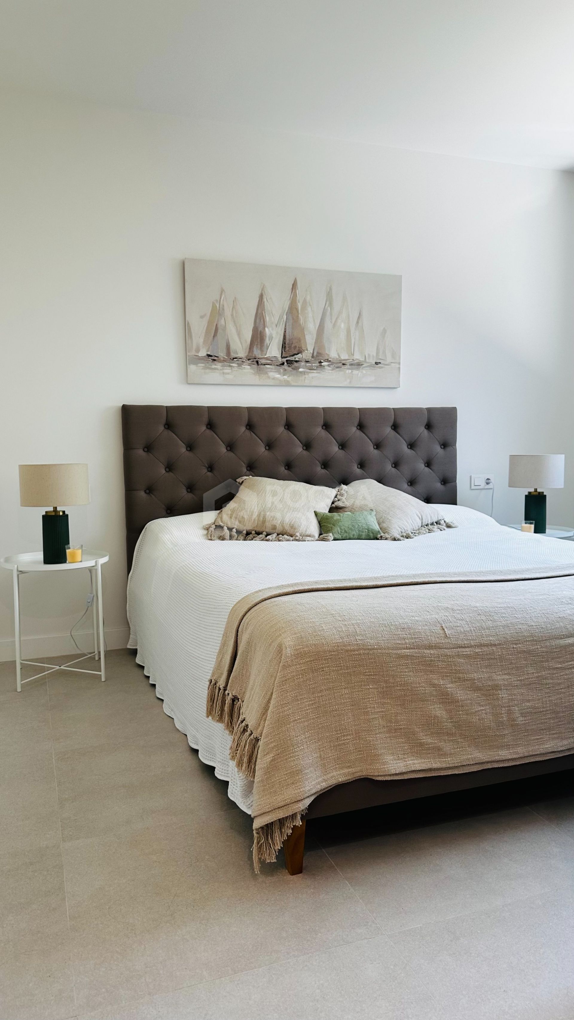 New Luxury Apartment with Terrace and Excellent Private Areas.