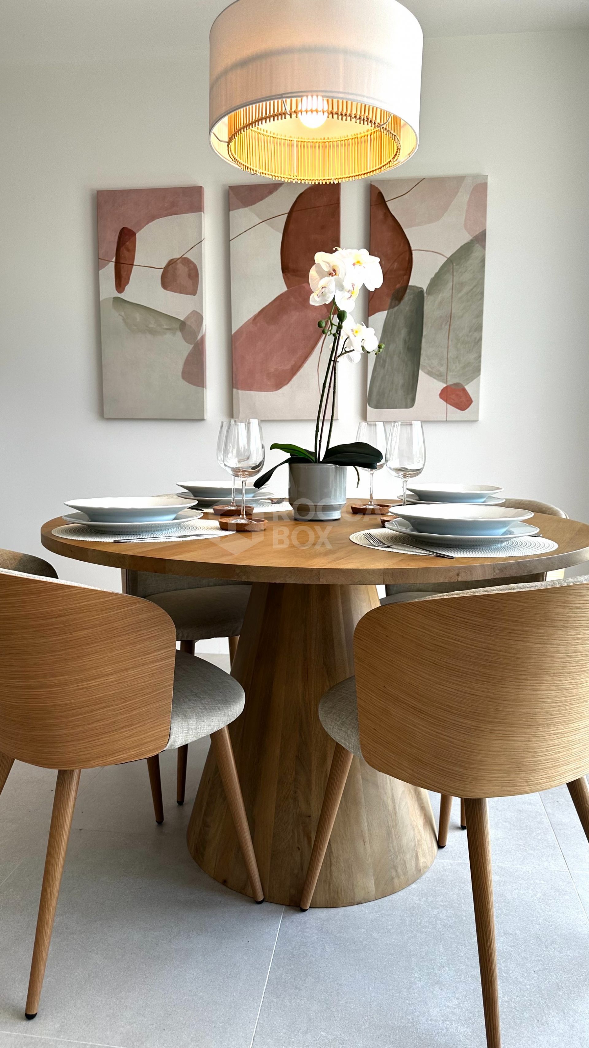 New Luxury Apartment with Terrace and Excellent Private Areas.