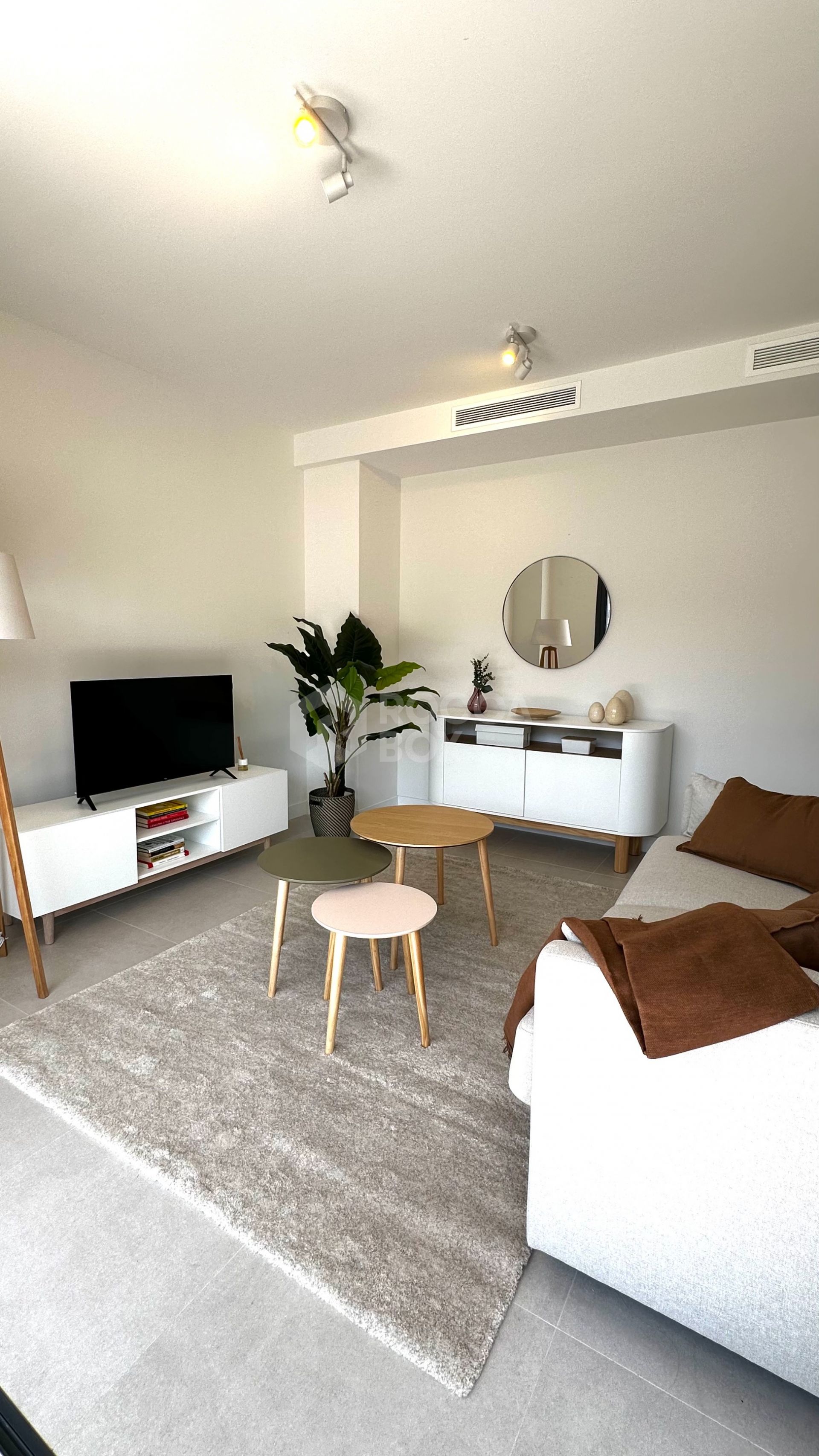 New Luxury Apartment with Terrace and Excellent Private Areas.