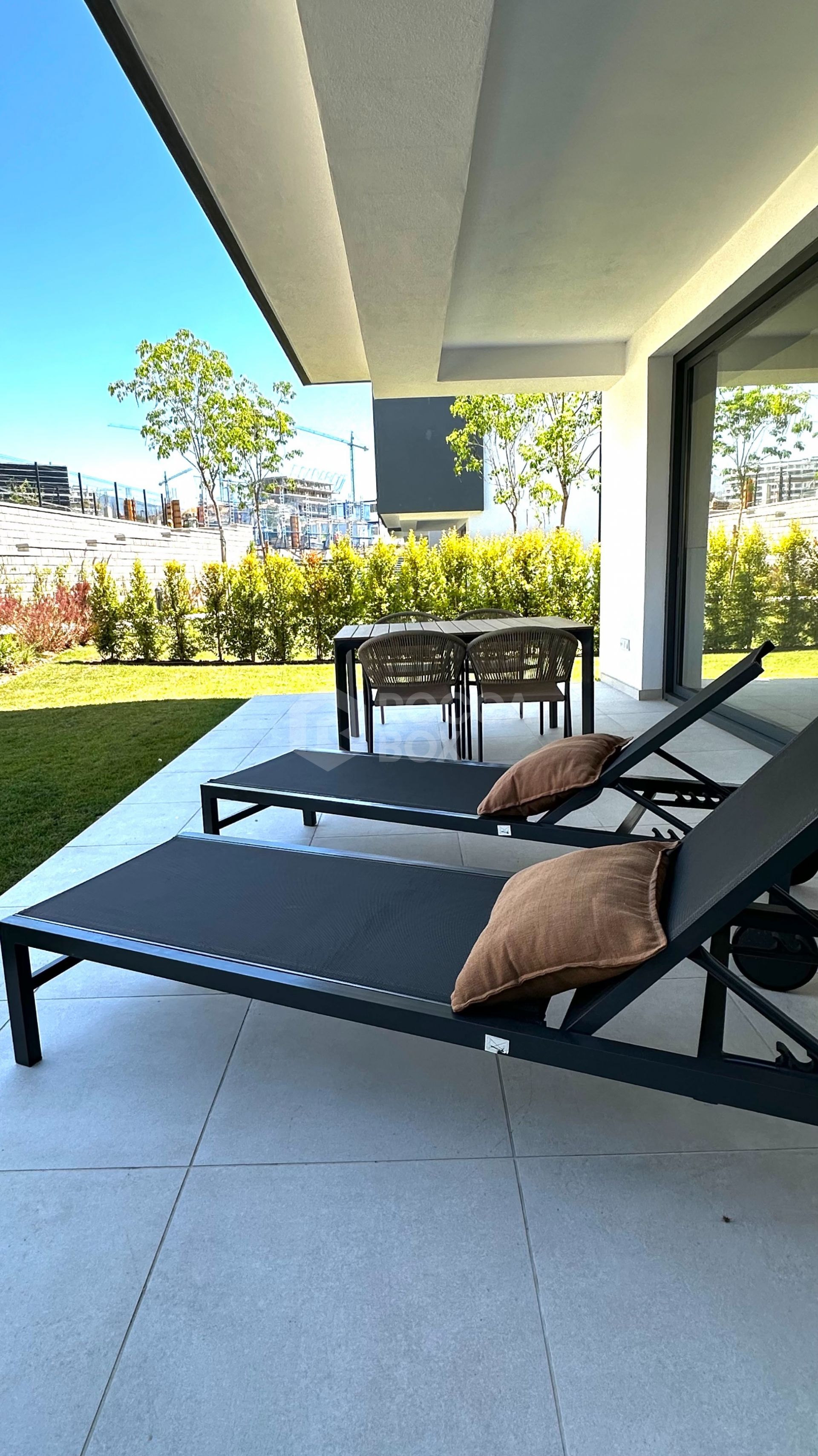 New Luxury Apartment with Terrace and Excellent Private Areas.