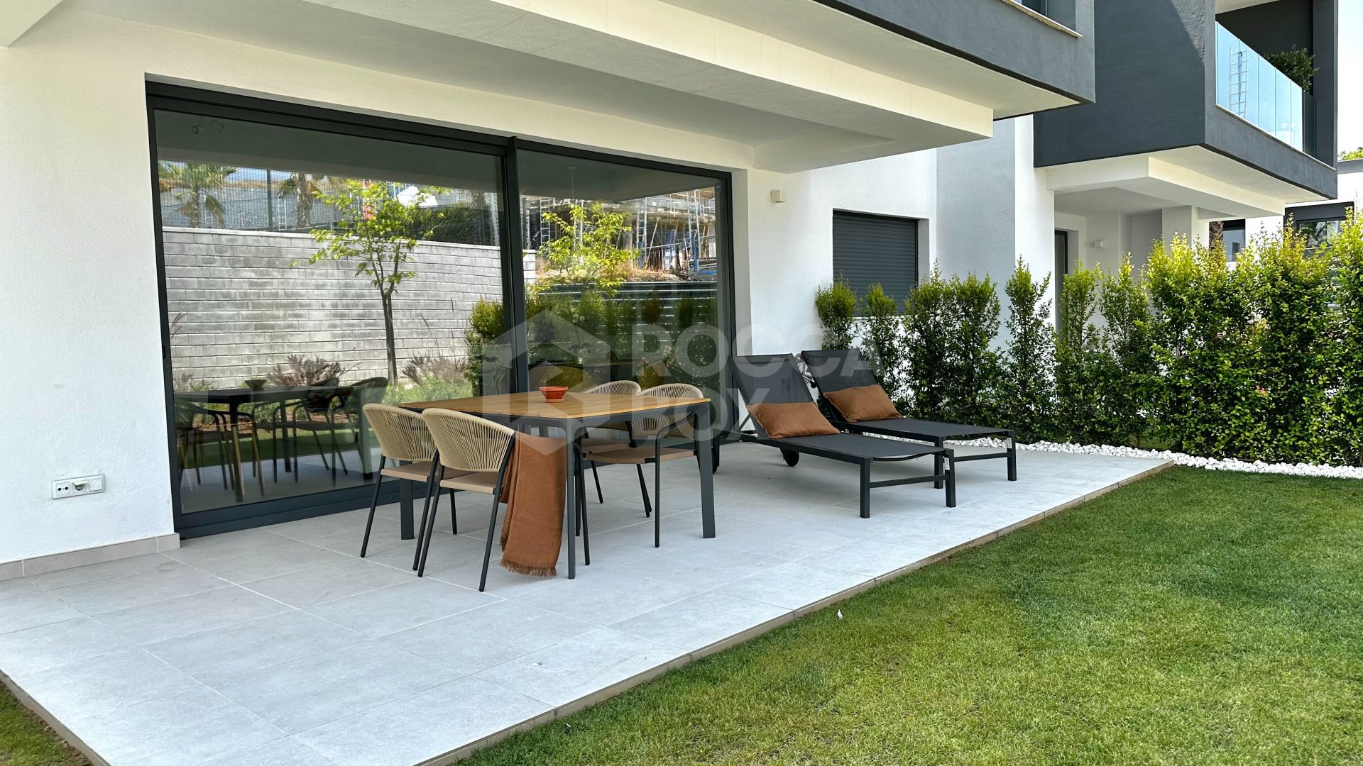 New Luxury Apartment with Terrace and Excellent Private Areas.