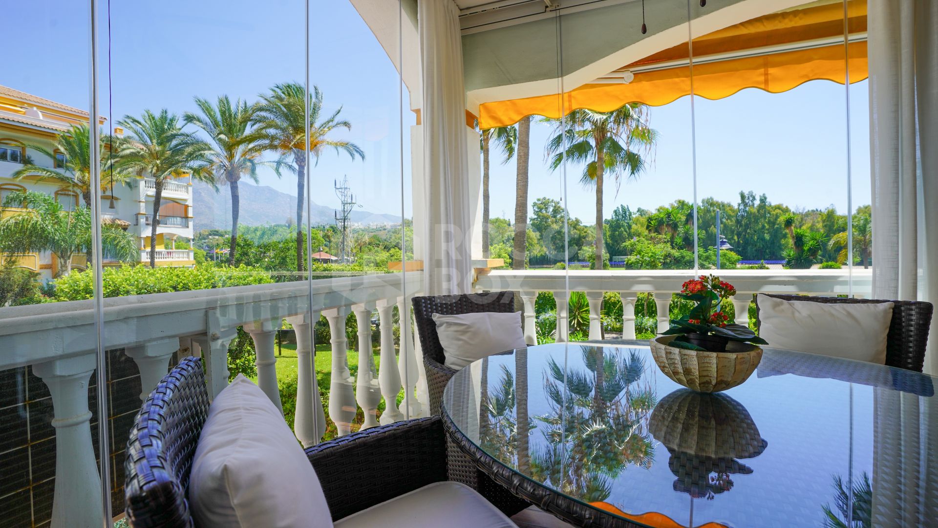 Exclusive 2 Bedroom Apartment in La Dama de Noche - Marbella