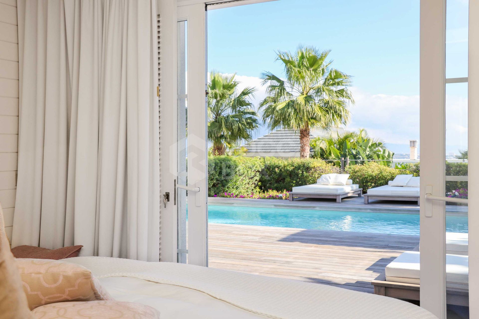 Charming One-Level Villa with Panoramic Sea & Mountain Views