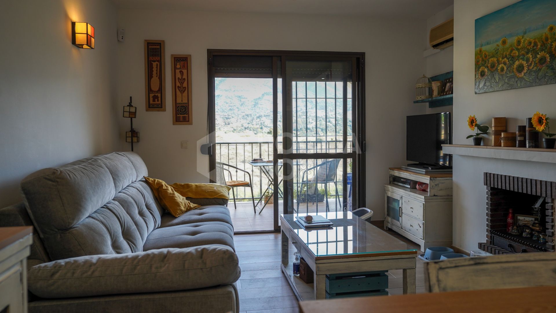 Two-Bedroom Apartment with Mountain Views