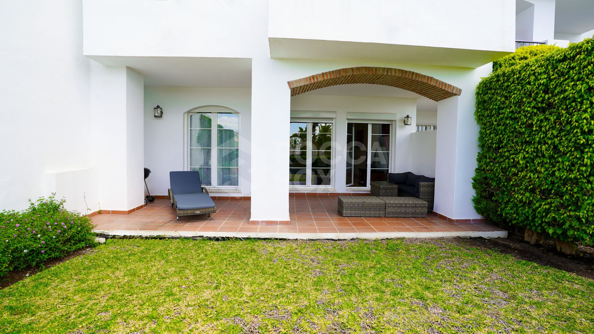 Apartment with Countryside Views, Terrace & Pool Access – Ideal Holiday Home or Investment