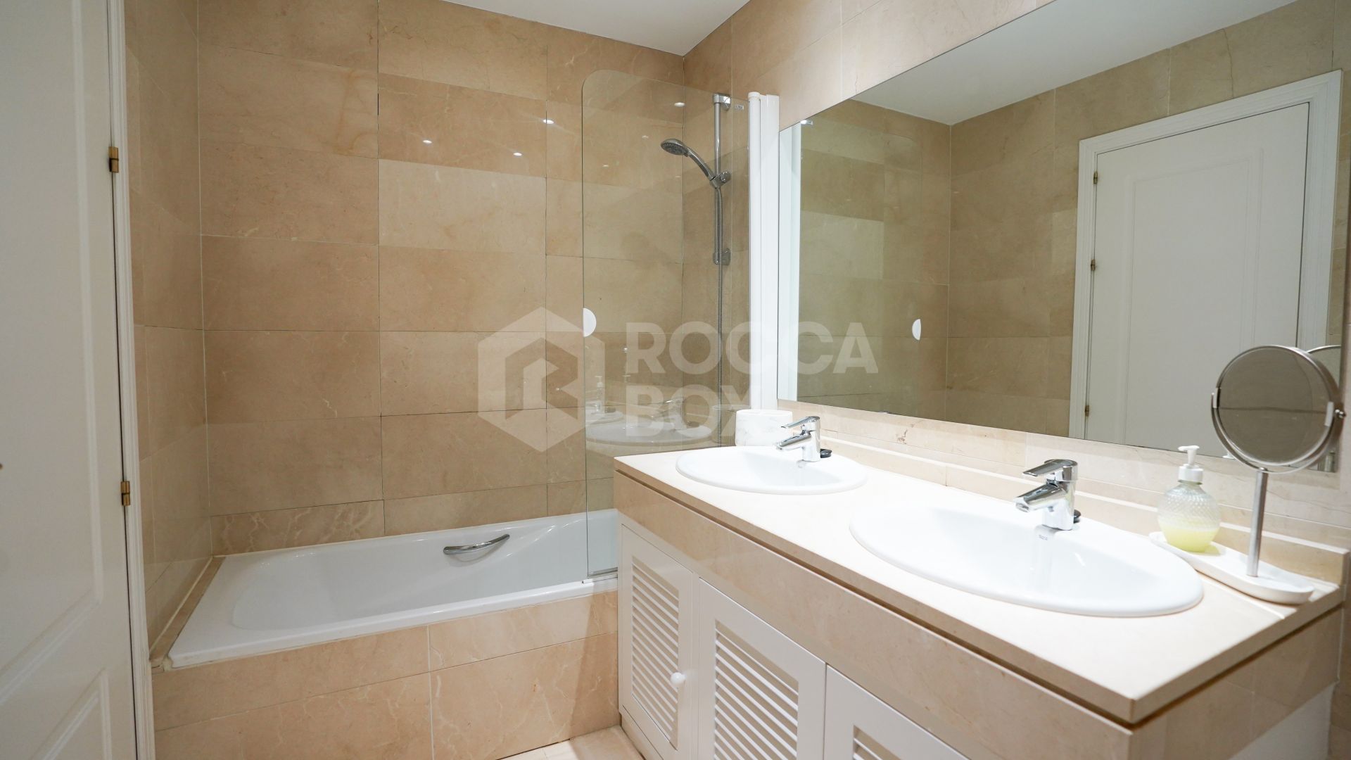 Apartment with Countryside Views, Terrace & Pool Access – Ideal Holiday Home or Investment