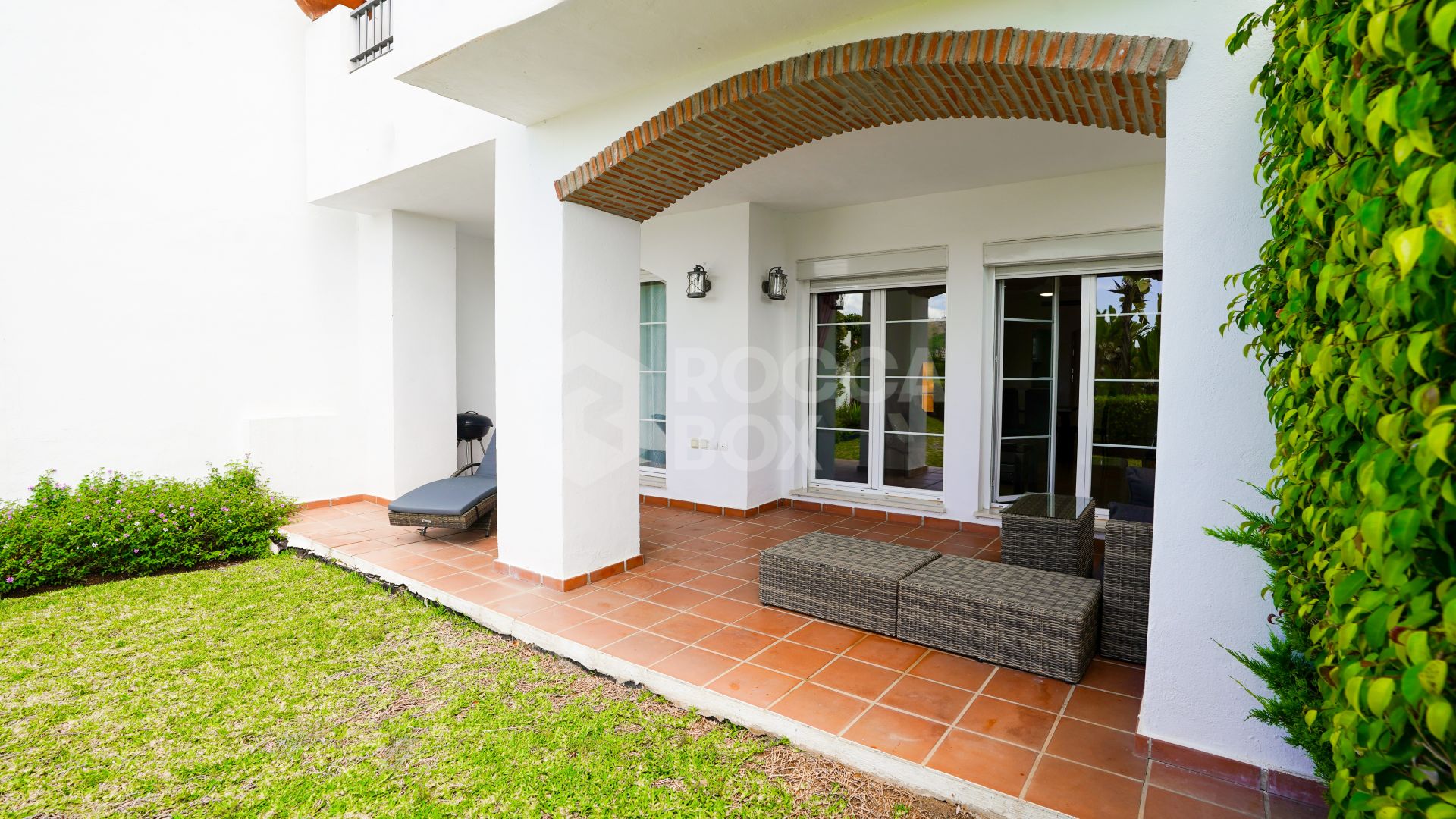 Apartment with Countryside Views, Terrace & Pool Access – Ideal Holiday Home or Investment