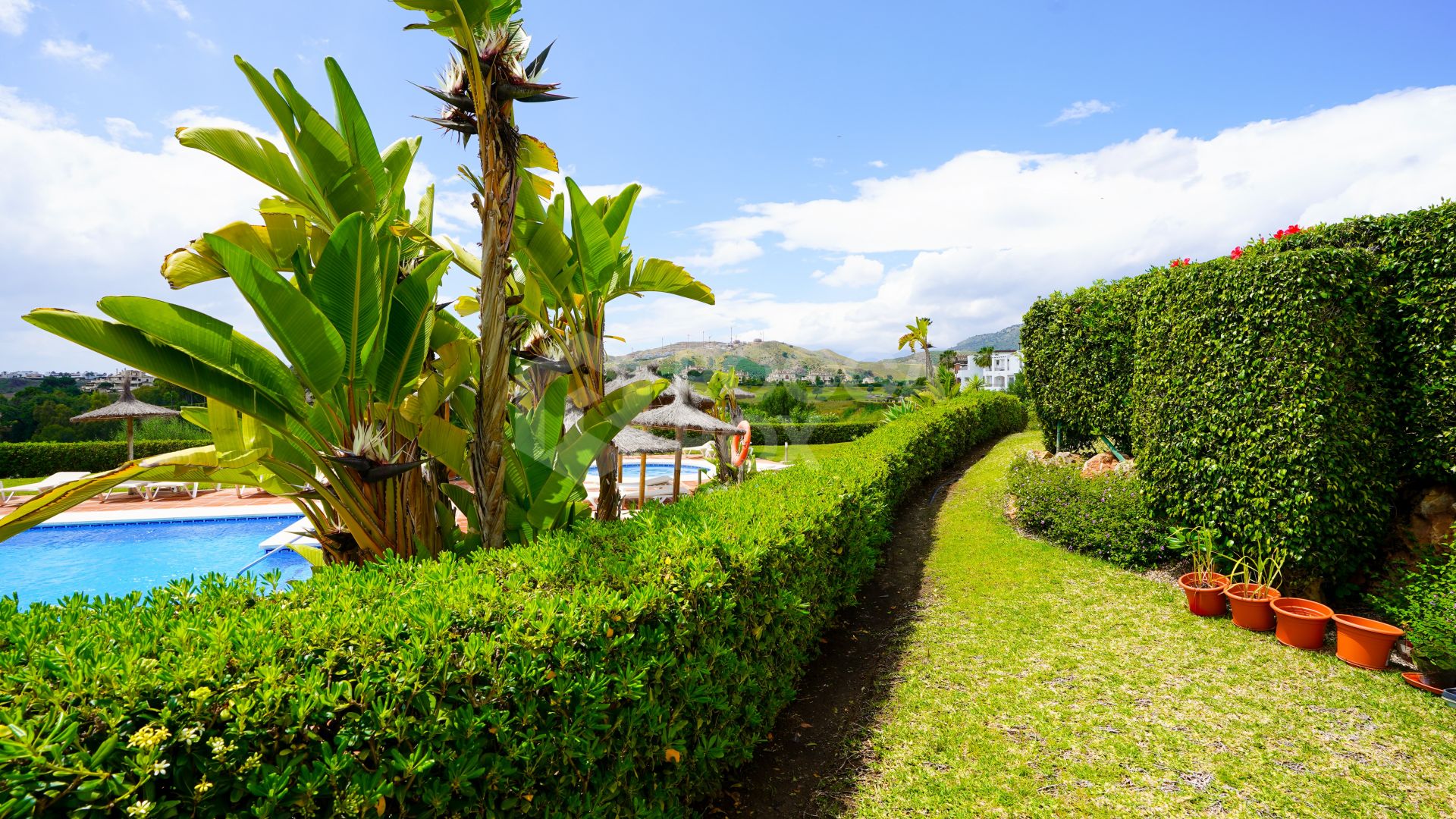 Apartment with Countryside Views, Terrace & Pool Access – Ideal Holiday Home or Investment