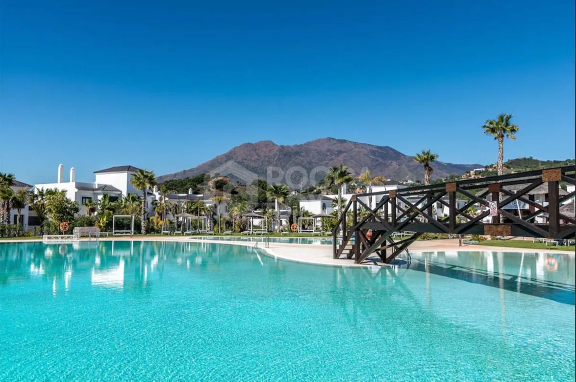 Contemporary Ground Floor Apartment in Prime Estepona Location